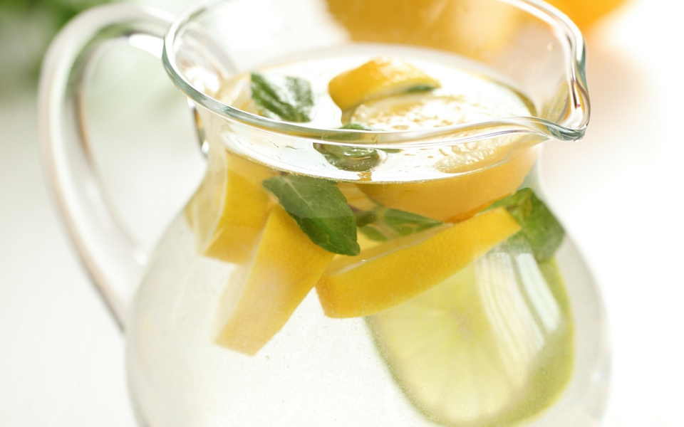 10 reasons to drink water with lemon in the morning on an empty stomach